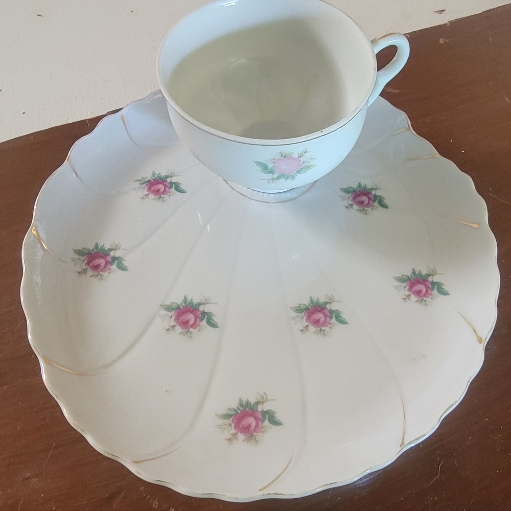 Tea cup with large plate